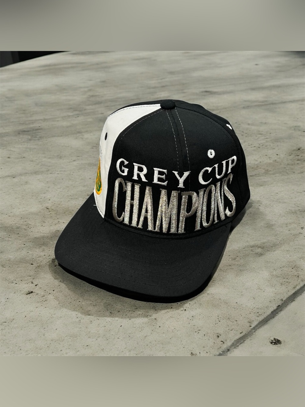 STARTER Black and White "Grey Cup Champions" Snapback Hat Edmonton Eskimos CFL